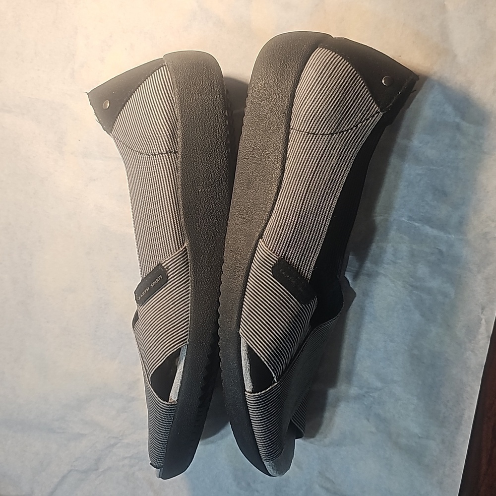 Earth Spirit Women's Flats NWOT